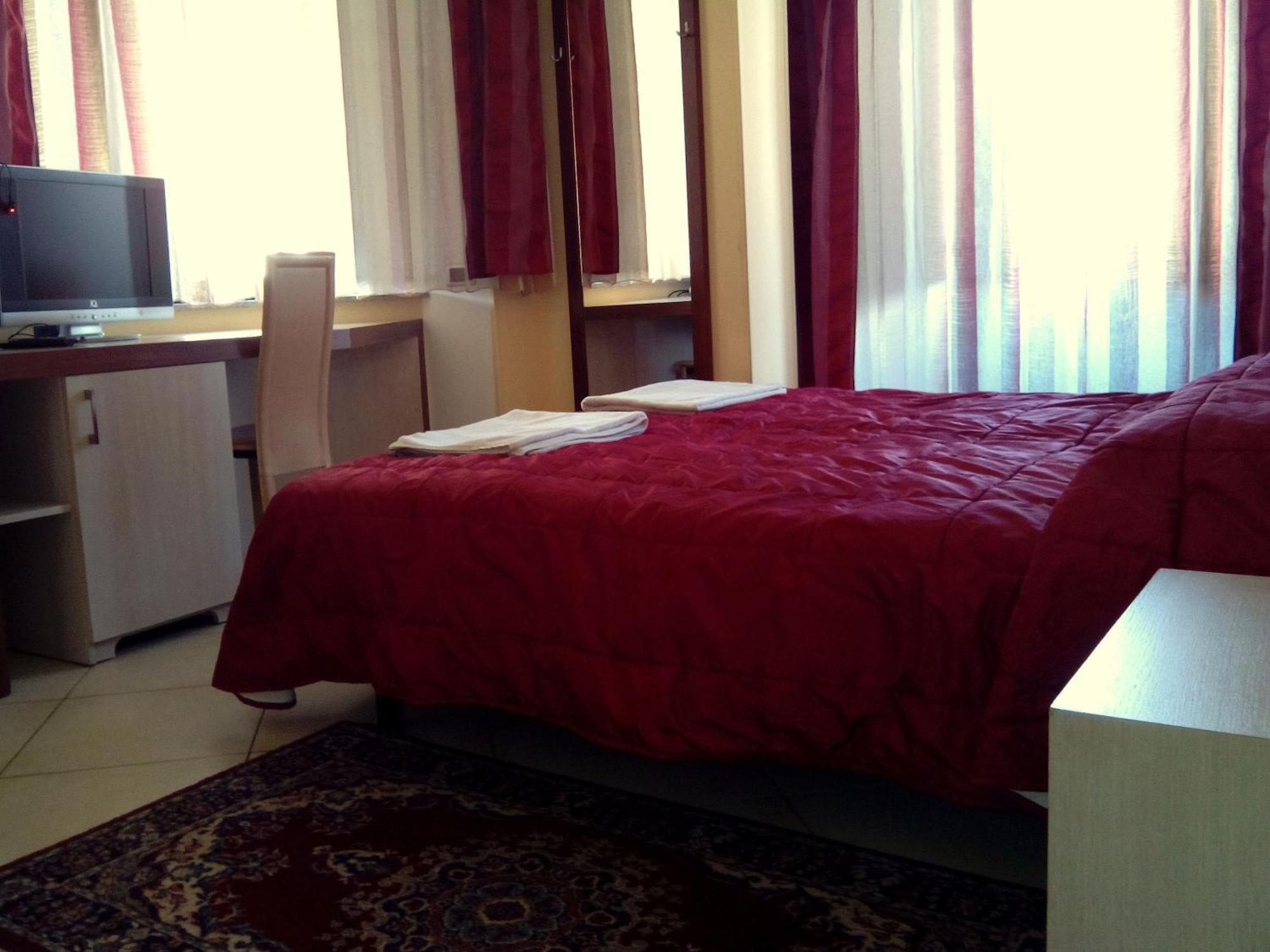 Hotel Conte Ruggero Serra San Bruno Quarto foto