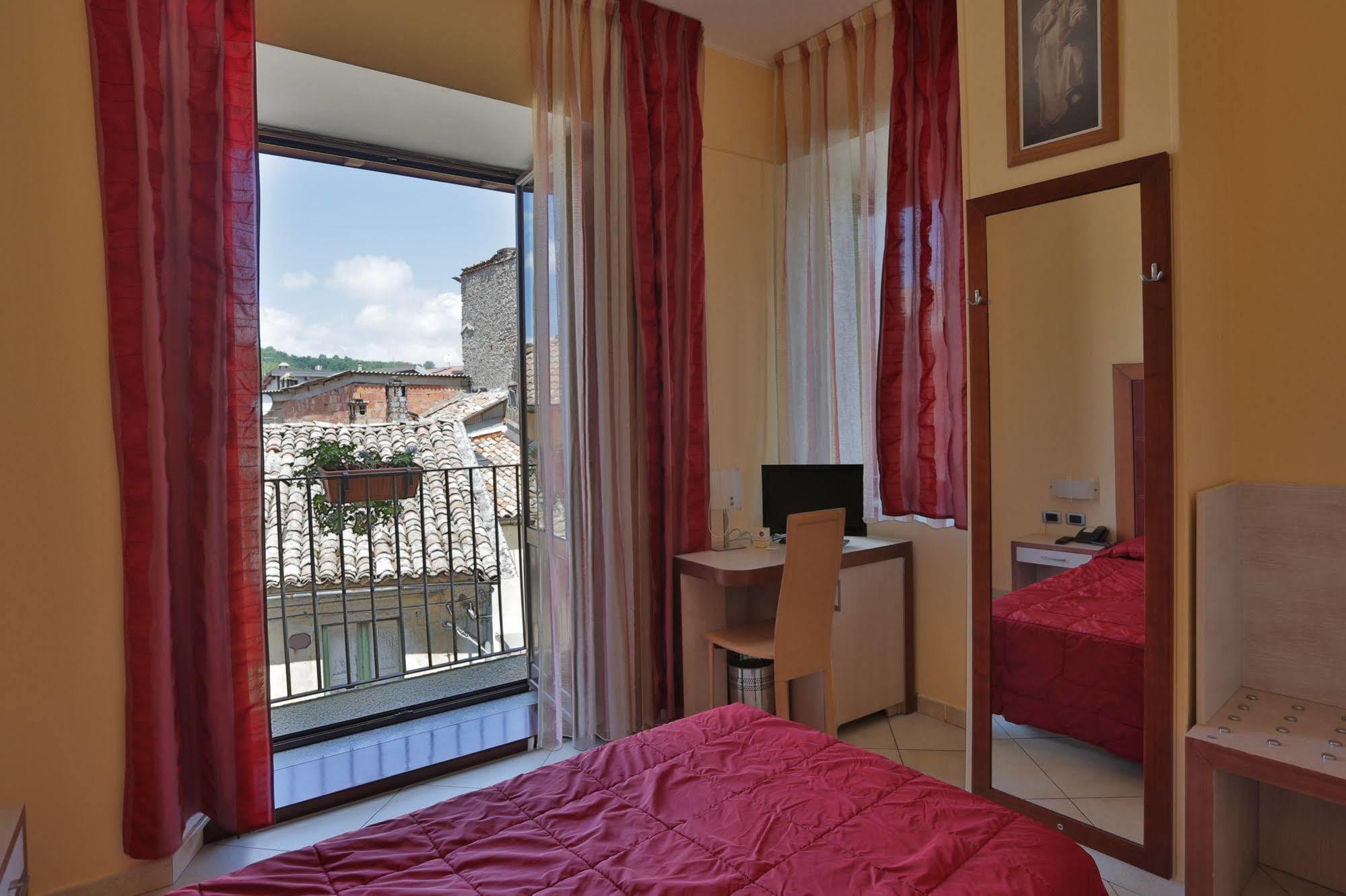 Hotel Conte Ruggero Serra San Bruno Exterior foto