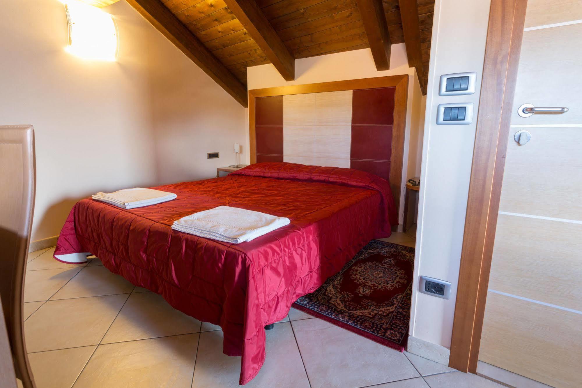 Hotel Conte Ruggero Serra San Bruno Exterior foto